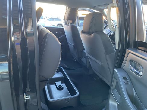 Used 2022 Nissan Frontier SV image 19
