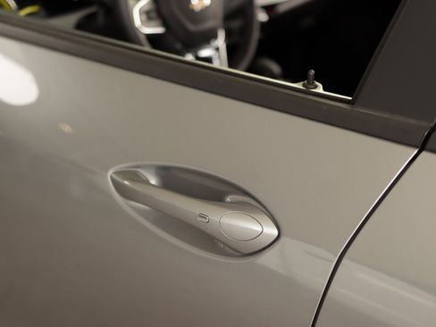 Used 2025 Chevrolet Trax LT w/ Driver Confidence Package image 32