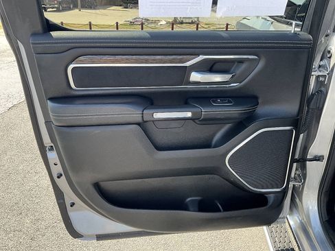 Used 2019 RAM 1500 Laramie AWD/4WD image 36