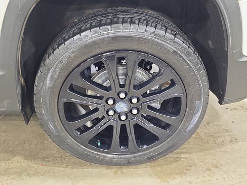 Used 2023 GMC Acadia SLE w/ Elevation Edition FWD image 24