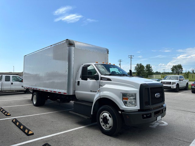 Used 2017 Ford F650 2WD Regular Cab Super Duty image 3