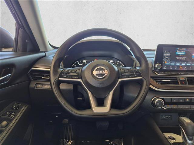 Used 2025 Nissan Altima 2.5 SV FWD image 14