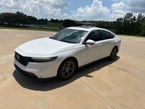 Used 2024 Honda Accord EX image 3