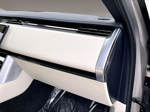 Certified 2023 Land Rover Range Rover SE image 24