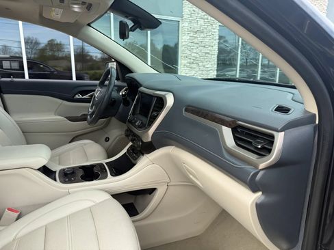 Used 2021 GMC Acadia Denali w/ Denali Technology Package FWD image 15