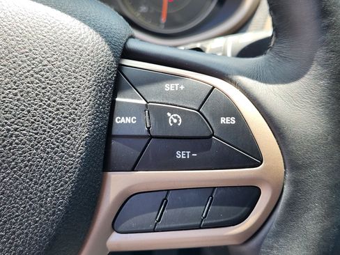 Used 2017 Jeep Cherokee Limited AWD/4WD image 25