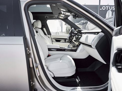 Used 2026 Land Rover Range Rover Long Wheelbase SE image 22