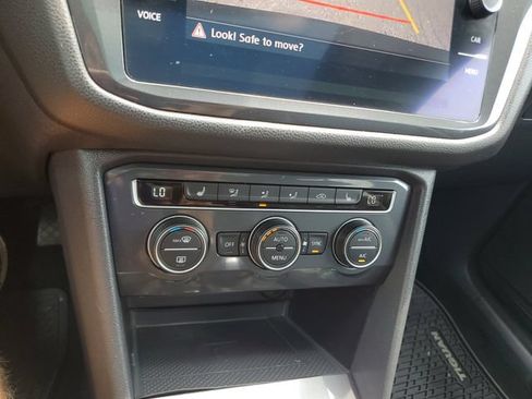 Used 2020 Volkswagen Tiguan SE w/ Panoramic Sunroof Package FWD image 27