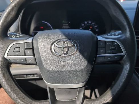 Used 2021 Toyota Sienna LE w/ LE Plus Package AWD/4WD image 11