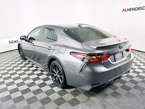 Used 2023 Toyota Camry SE image 5