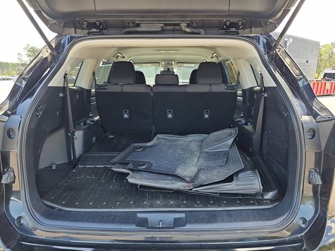 Used 2023 Toyota Highlander L FWD image 13