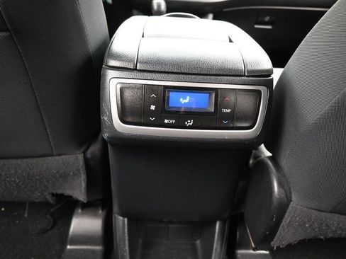 Used 2019 Toyota Highlander LE FWD image 32