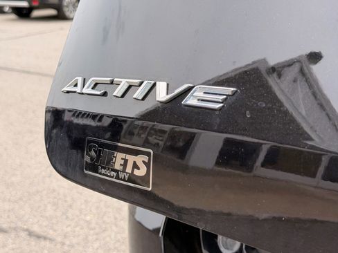 Used 2025 Ford Explorer Active AWD/4WD image 25