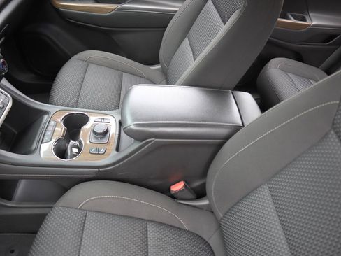 Used 2022 GMC Acadia SLE w/ Driver Convenience Package FWD image 39