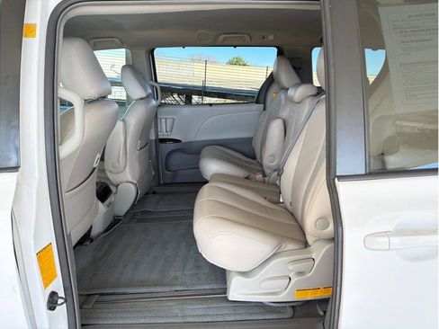 Used 2011 Toyota Sienna LE image 11