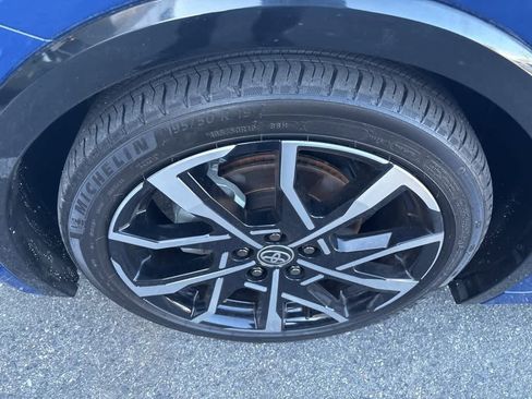 Used 2025 Toyota Prius Plug-In Hybrid image 2