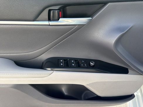 Used 2018 Toyota Camry XSE FWD image 17