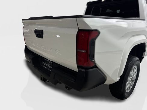 Used 2025 Toyota Tacoma SR image 18