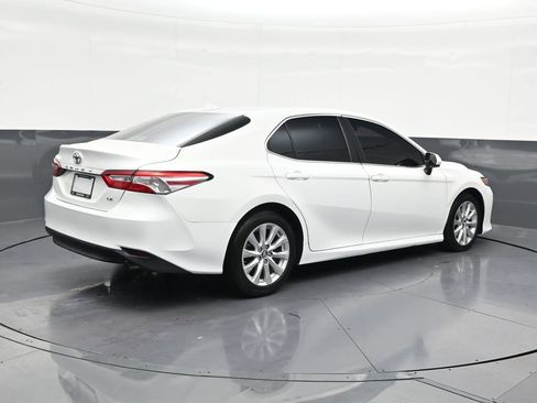Used 2019 Toyota Camry LE FWD image 5