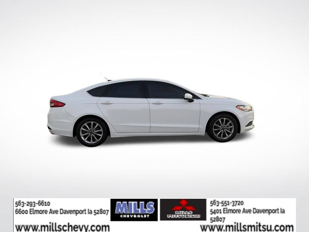 Used 2017 Ford Fusion SE w/ Fusion SE Technology Package FWD image 6