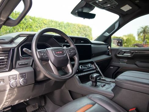 Used 2024 GMC Sierra 1500 AT4 w/ Technology Package AWD/4WD image 9
