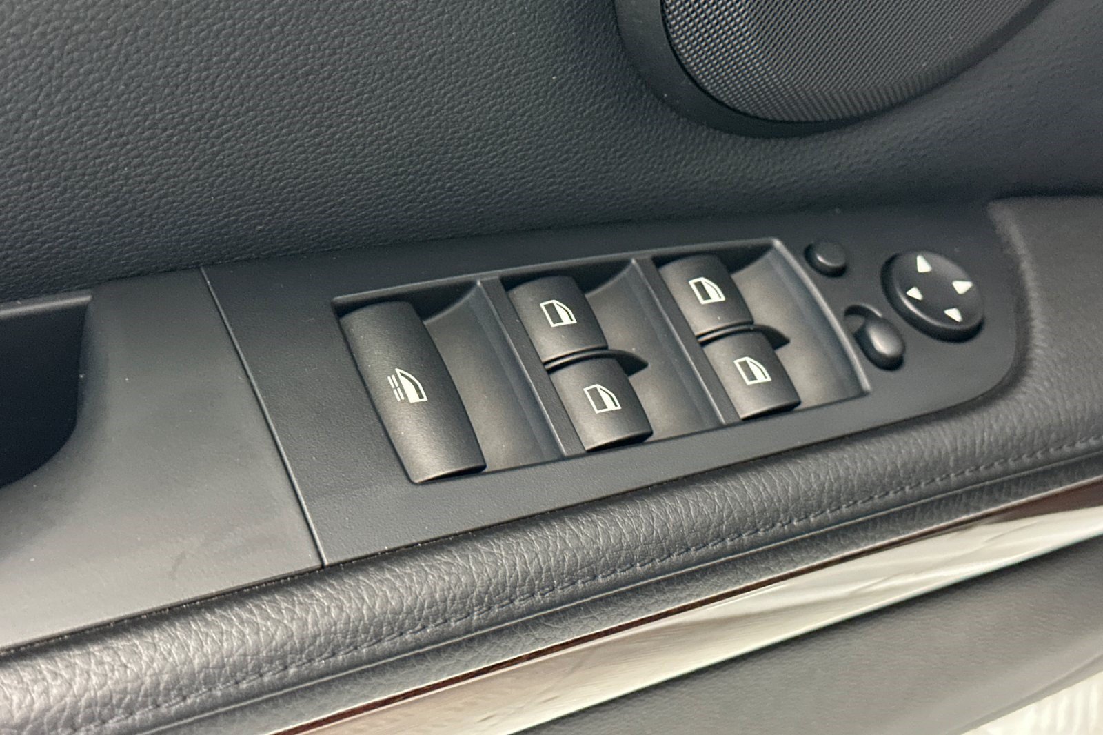 Used 2011 BMW 335i Convertible RWD image 13
