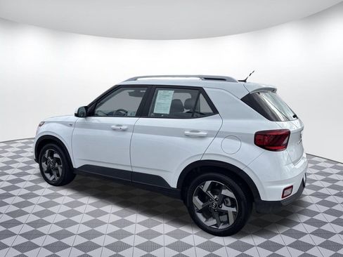 Used 2025 Hyundai Venue SEL FWD image 5