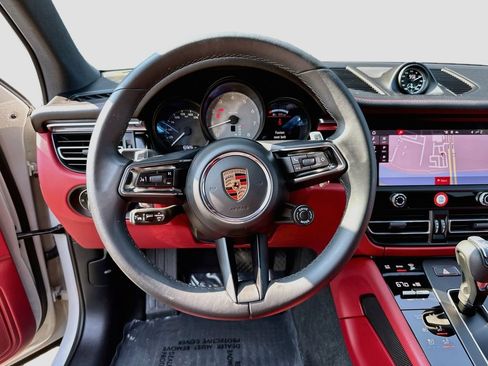 Certified 2024 Porsche Macan S AWD/4WD image 12
