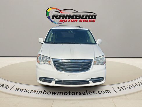 Used 2016 Chrysler Town & Country Touring w/ Driver Convenience Group FWD image 2