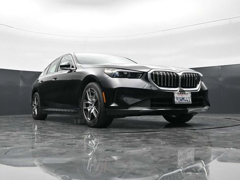 Used 2026 BMW i5 eDrive40 w/ Executive Package RWD image 27