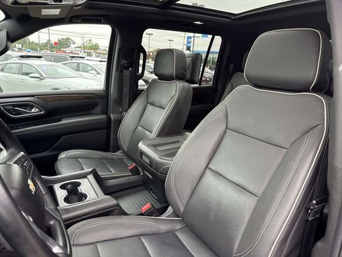 Used 2023 Chevrolet Suburban Premier RWD image 17