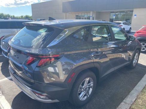 Used 2025 Hyundai Tucson SE image 3