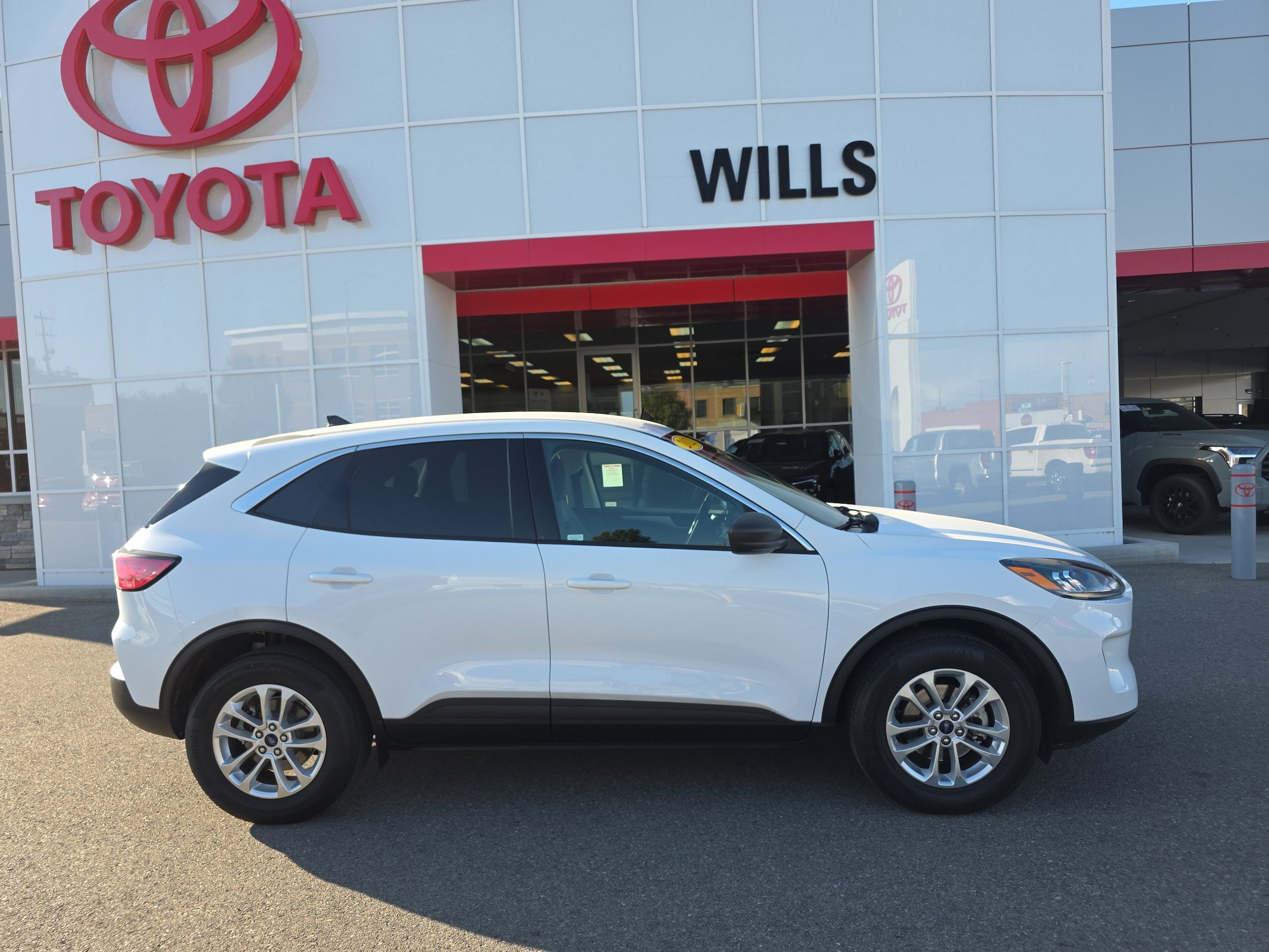 Used 2022 Ford Escape SE w/ Convenience Package AWD/4WD image 1