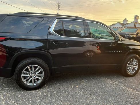 Certified 2023 Chevrolet Traverse LT image 4