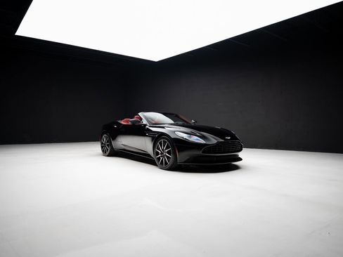 Used 2019 Aston Martin DB11 Volante RWD image 87