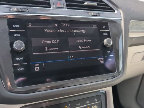 Used 2022 Volkswagen Tiguan SE image 17