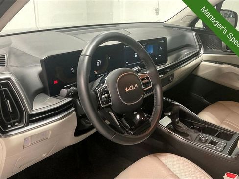 Used 2025 Kia Sorento S FWD image 16