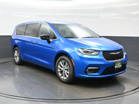 New 2026 Chrysler Pacifica Select AWD/4WD image 11