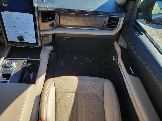 Used 2023 Ford Expedition Limited RWD image 18
