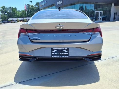 Used 2023 Hyundai Elantra SEL FWD image 3