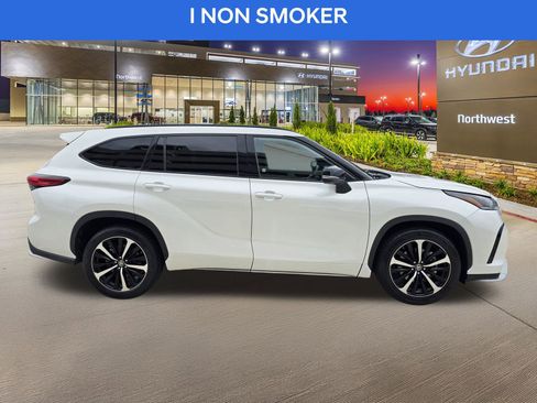 Used 2021 Toyota Highlander XSE FWD image 6
