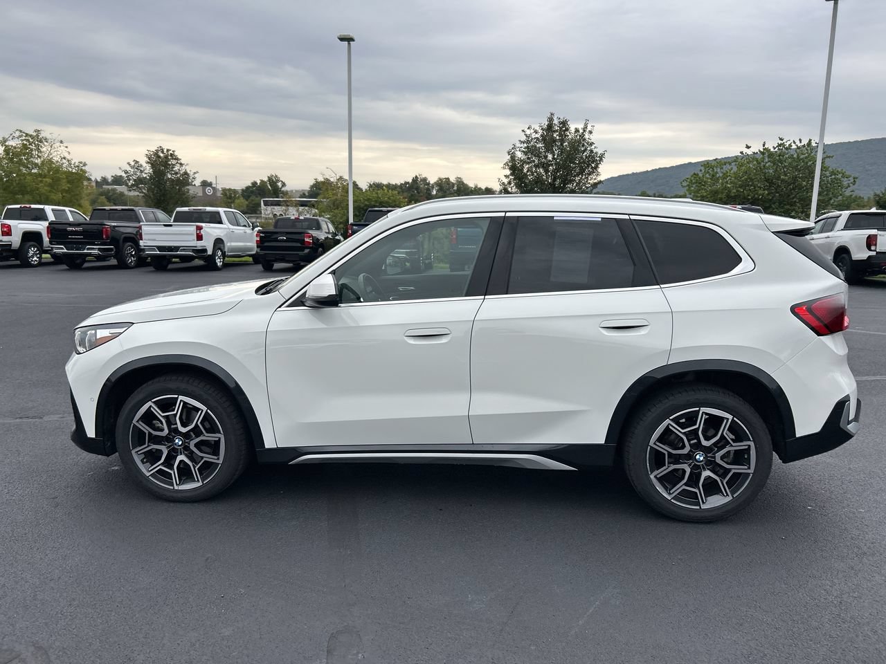 Used 2025 BMW X1 xDrive28i w/ Convenience Package AWD/4WD image 4