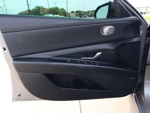 Used 2023 Hyundai Elantra Limited w/ Preferred Accessory Package FWD image 38