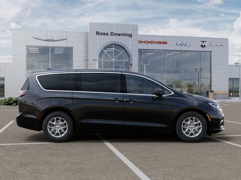 New 2026 Chrysler Pacifica Select image 21