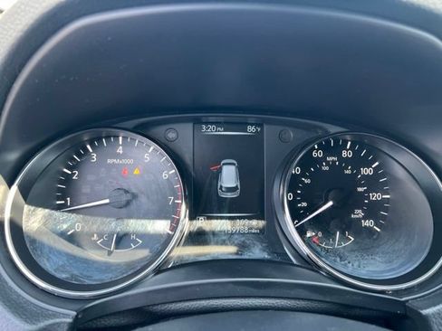 Used 2017 Nissan Rogue SV w/ SV Premium Package FWD image 11