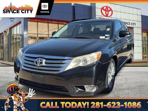 Used 2011 Toyota Avalon Limited image 1