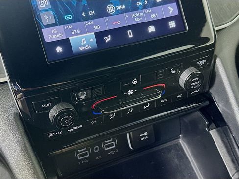 Used 2023 Jeep Grand Cherokee L Laredo RWD image 26