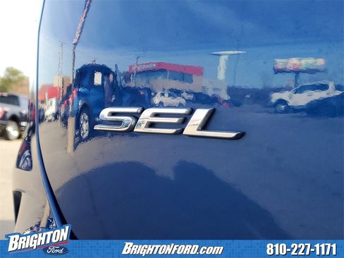 Used 2024 Ford Edge SEL w/ Convenience Package image 5