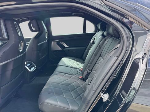 Certified 2025 BMW i7 eDrive50 w/ M Sport Package RWD image 11