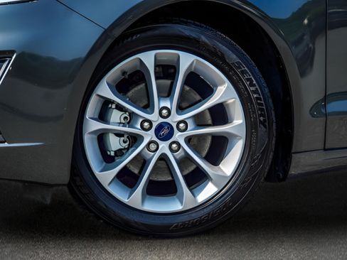 Used 2020 Ford Fusion SE FWD image 13